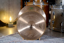 Load image into Gallery viewer, Paiste 505 14&quot; Medium Hi-hat Cymbals Pre-serial 1981 - 718/985g

