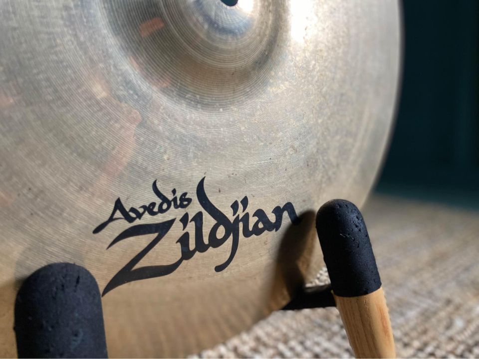 Zildjian 16” A Custom Crash Cymbal - 1033g