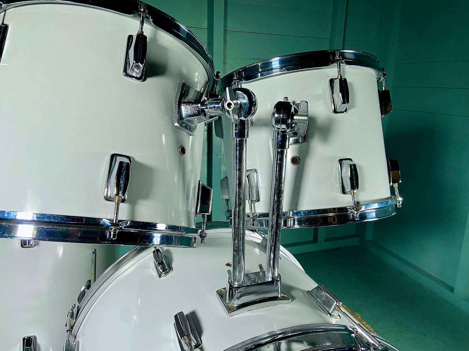 Pearl / Unbranded Vintage Drum Kit in White - 1980's