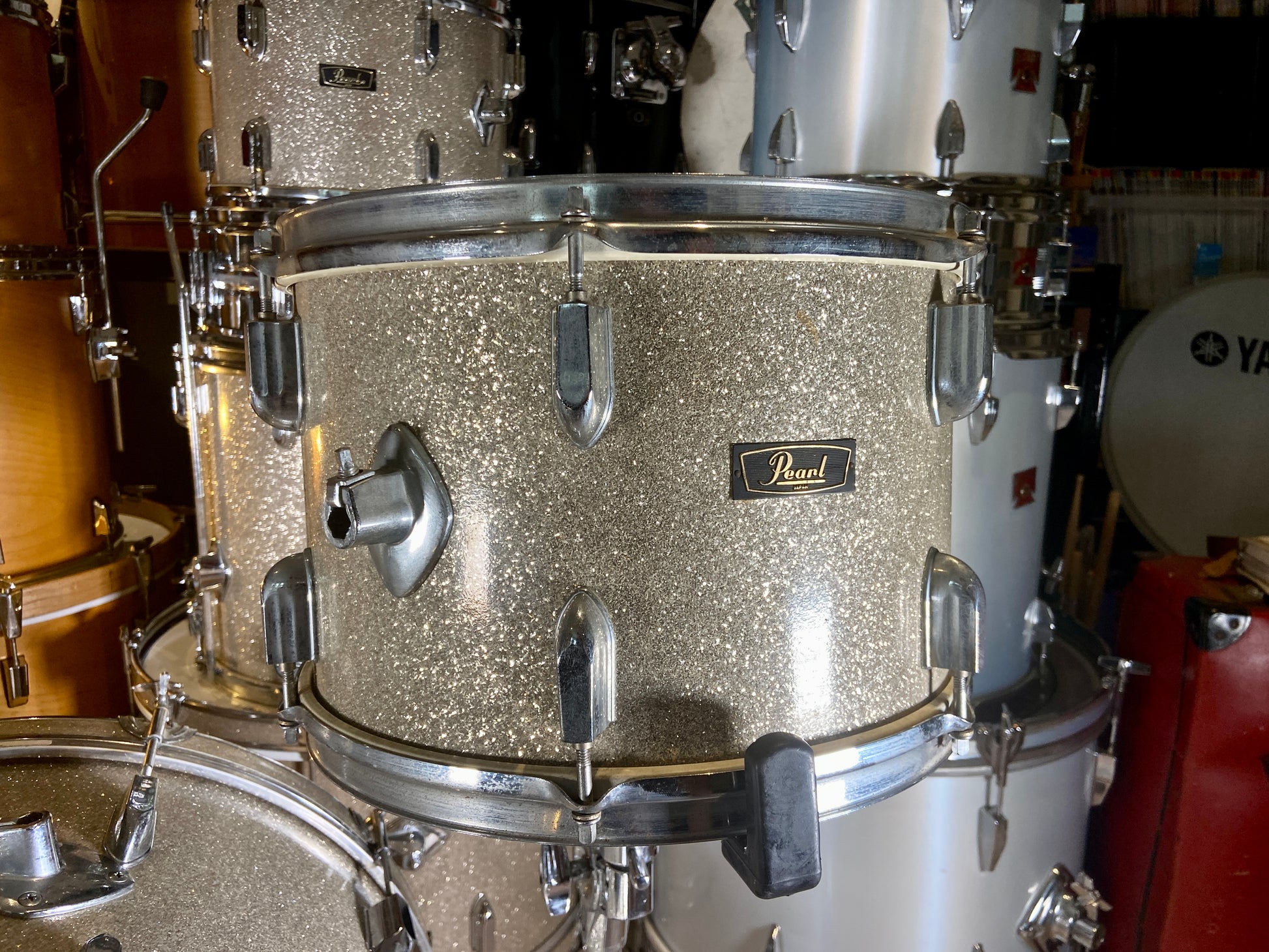 Pearl 'Artist Outfit' Vintage Drum Kit in Gold Sparkle - 1975