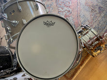 Load image into Gallery viewer, Pearl &#39;Thunder-King Outfit&#39; Vintage Drum Kit inc Snare Drum - 1975
