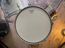 Load image into Gallery viewer, Tama Red Badge Swingstar &#39;SS-50DX&#39; Drum Kit In Metallic White - 1977
