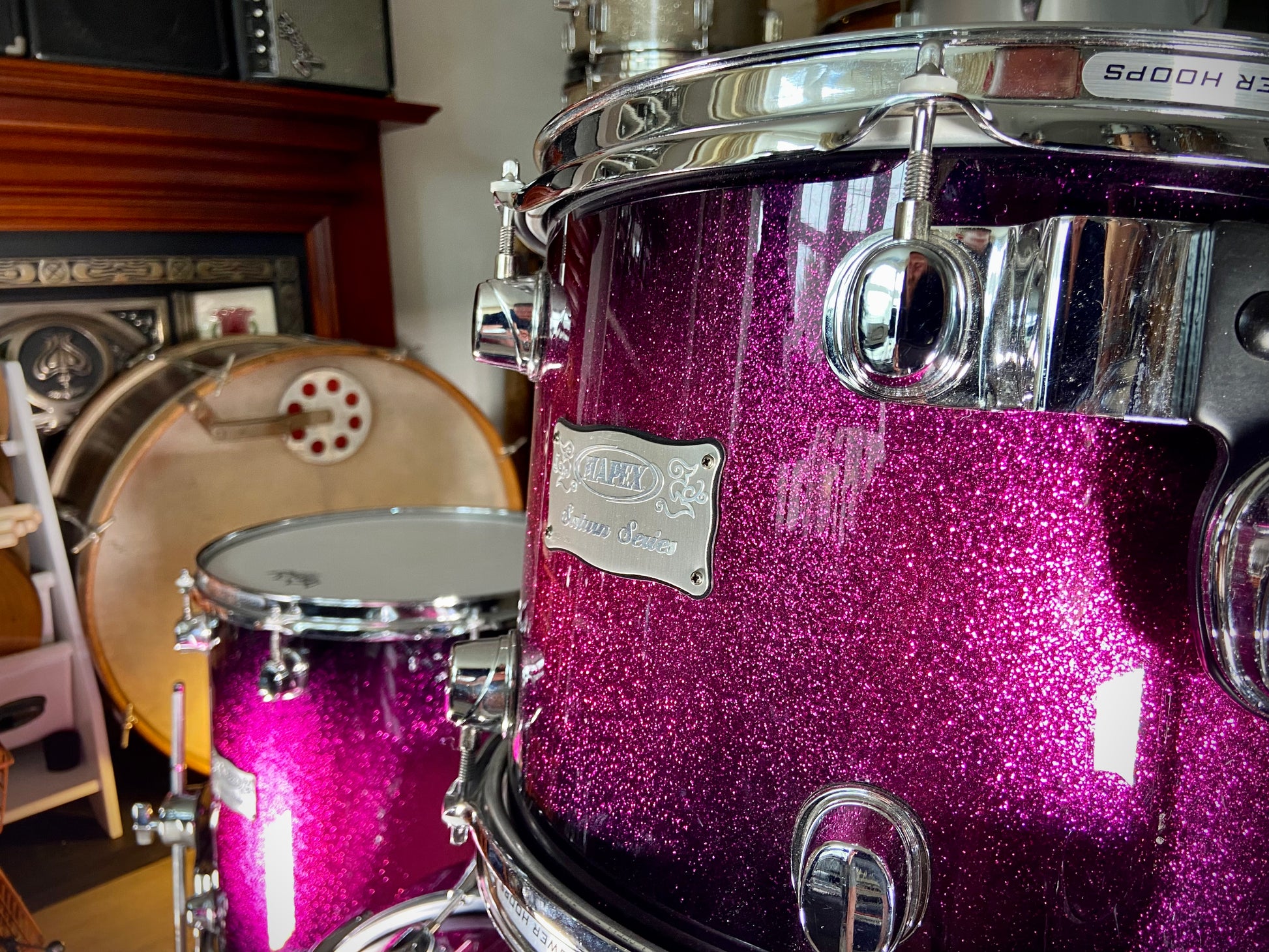 Mapex Saturn Series Fusion Drum Kit in Electric Berry Burst Sparkle - 20/10/12/14"