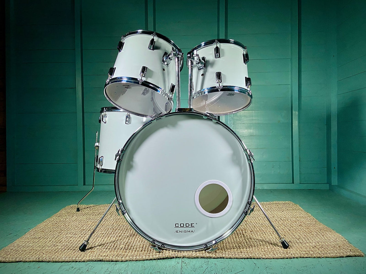 Pearl / Unbranded Vintage Drum Kit in White - 1980's