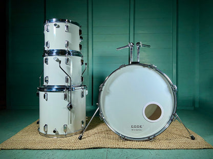 Pearl / Unbranded Vintage Drum Kit in White - 1980's