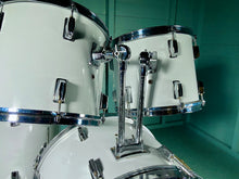 Load image into Gallery viewer, Pearl / Unbranded Vintage Drum Kit in White - 1980&#39;s
