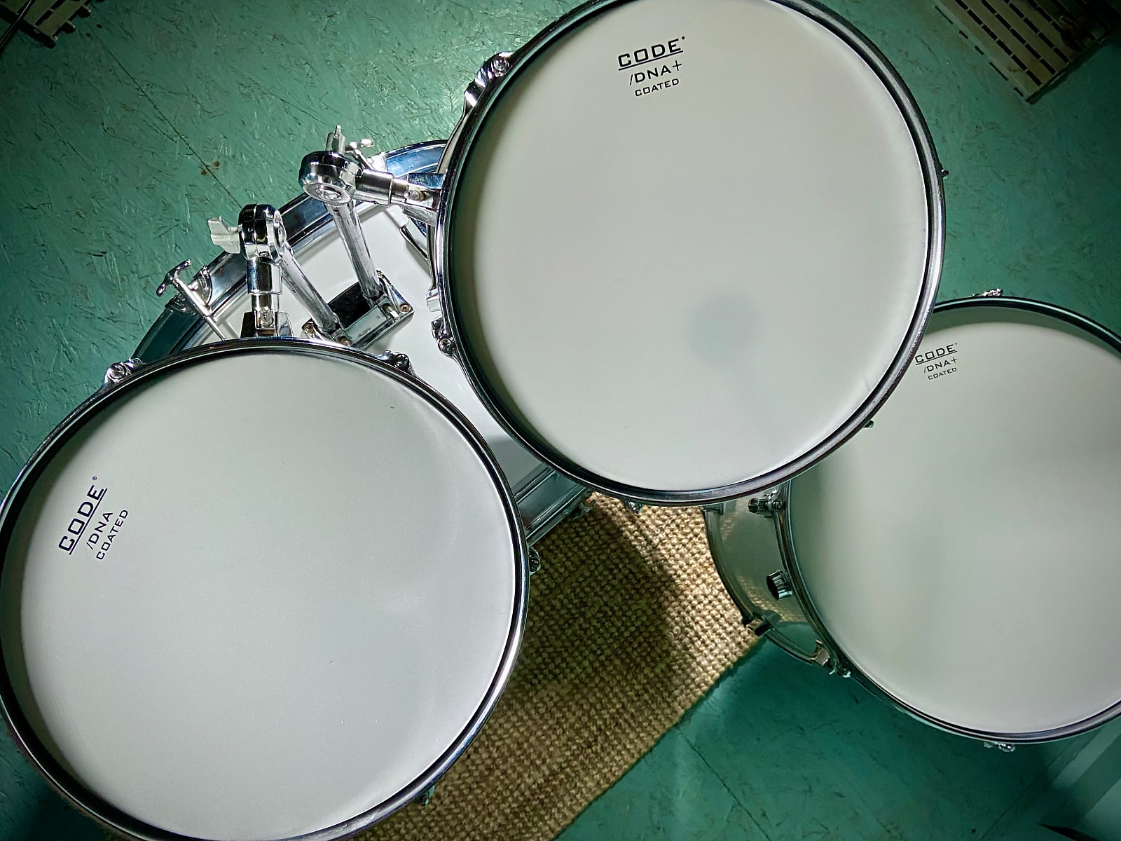 Pearl / Unbranded Vintage Drum Kit in White - 1980's