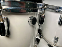 Load image into Gallery viewer, Pearl / Unbranded Vintage Drum Kit in White - 1980&#39;s
